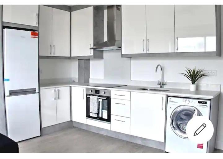 Lovely 2-Bedrooms With Free Parking Canvey Island Kültér fotó